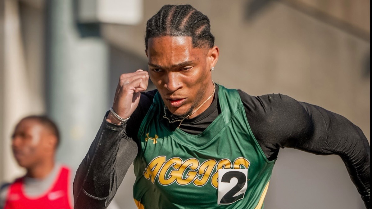 Victor Cruz running track at Danny Curran Invite