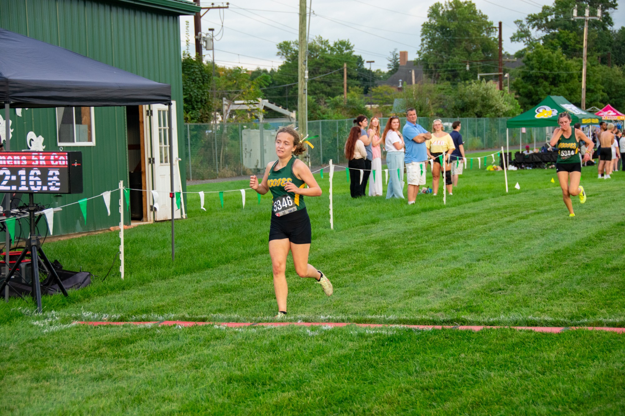 Lindsay Taylor running women's cross country at Aggies Open 5K
