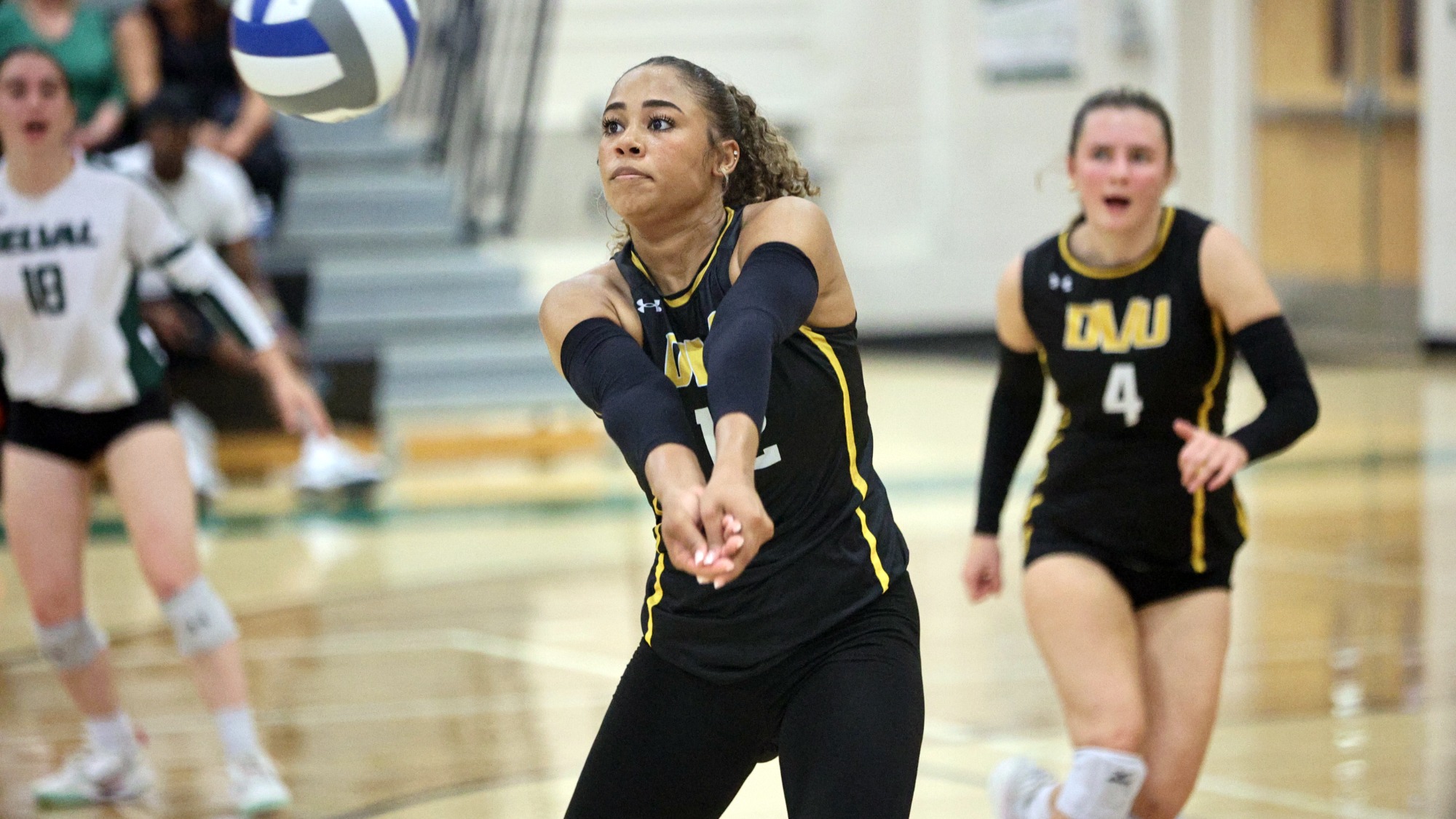 Monique Smith playing women's volleyball vs. Penn State Brandywine