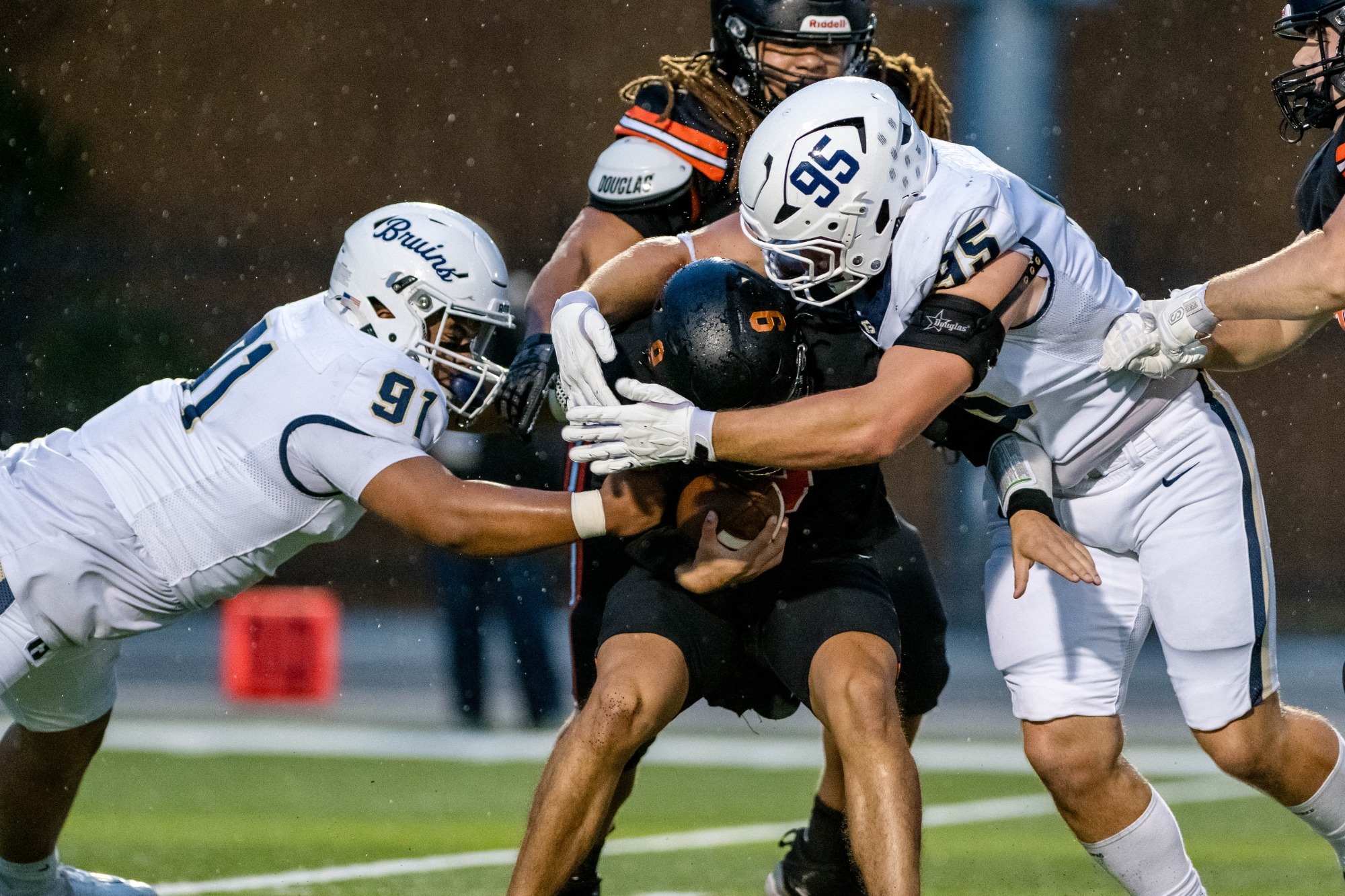 Kuyper and Tyven get a tackle