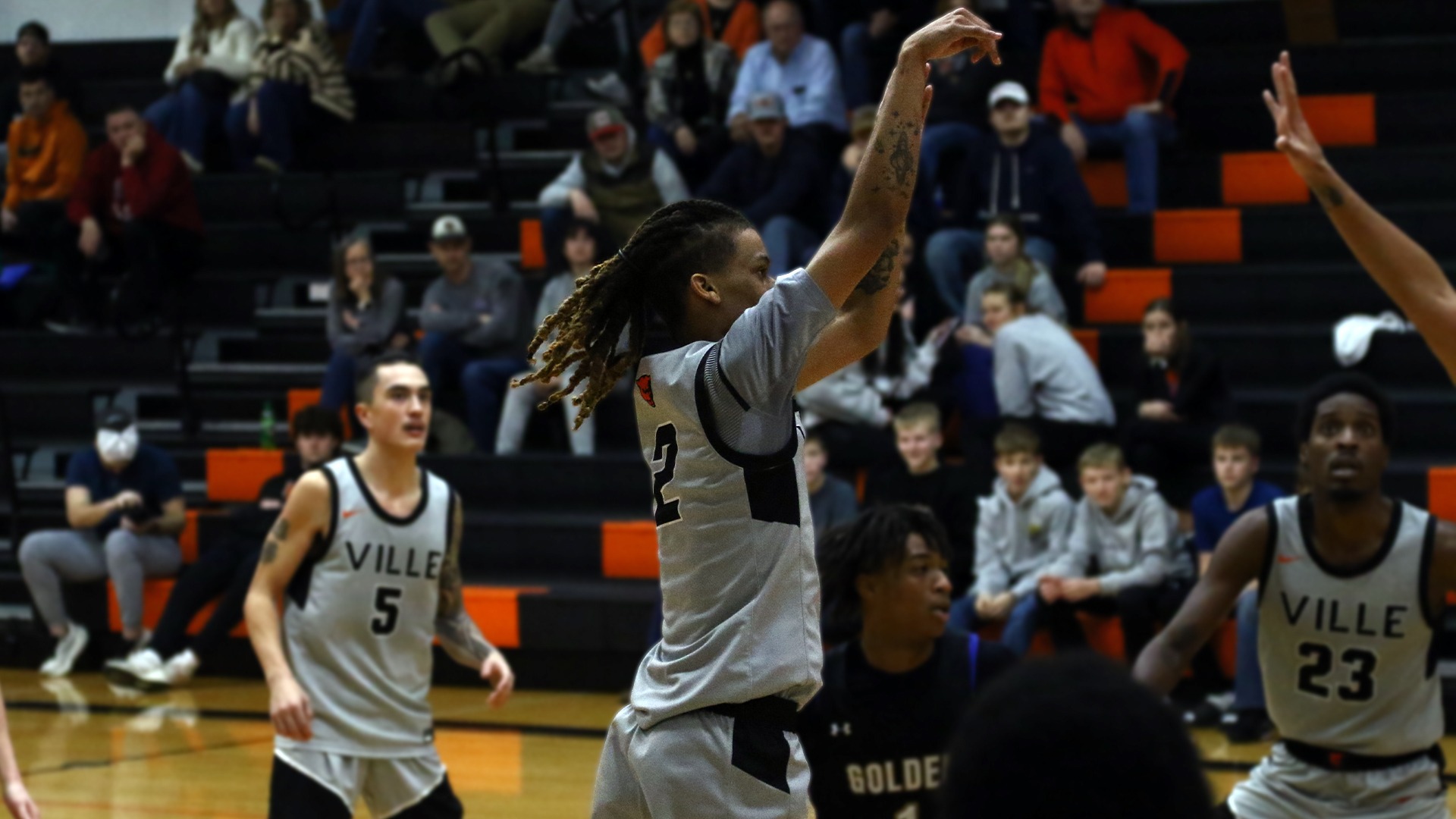 Sheldon Grant in grey jersey shooting ball