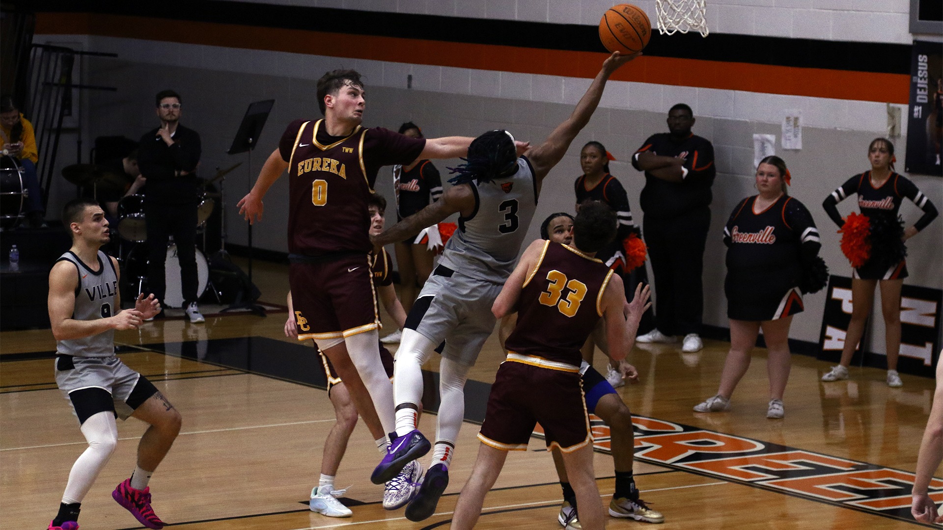 Elliott Mobley laying the ball up against Eureka players