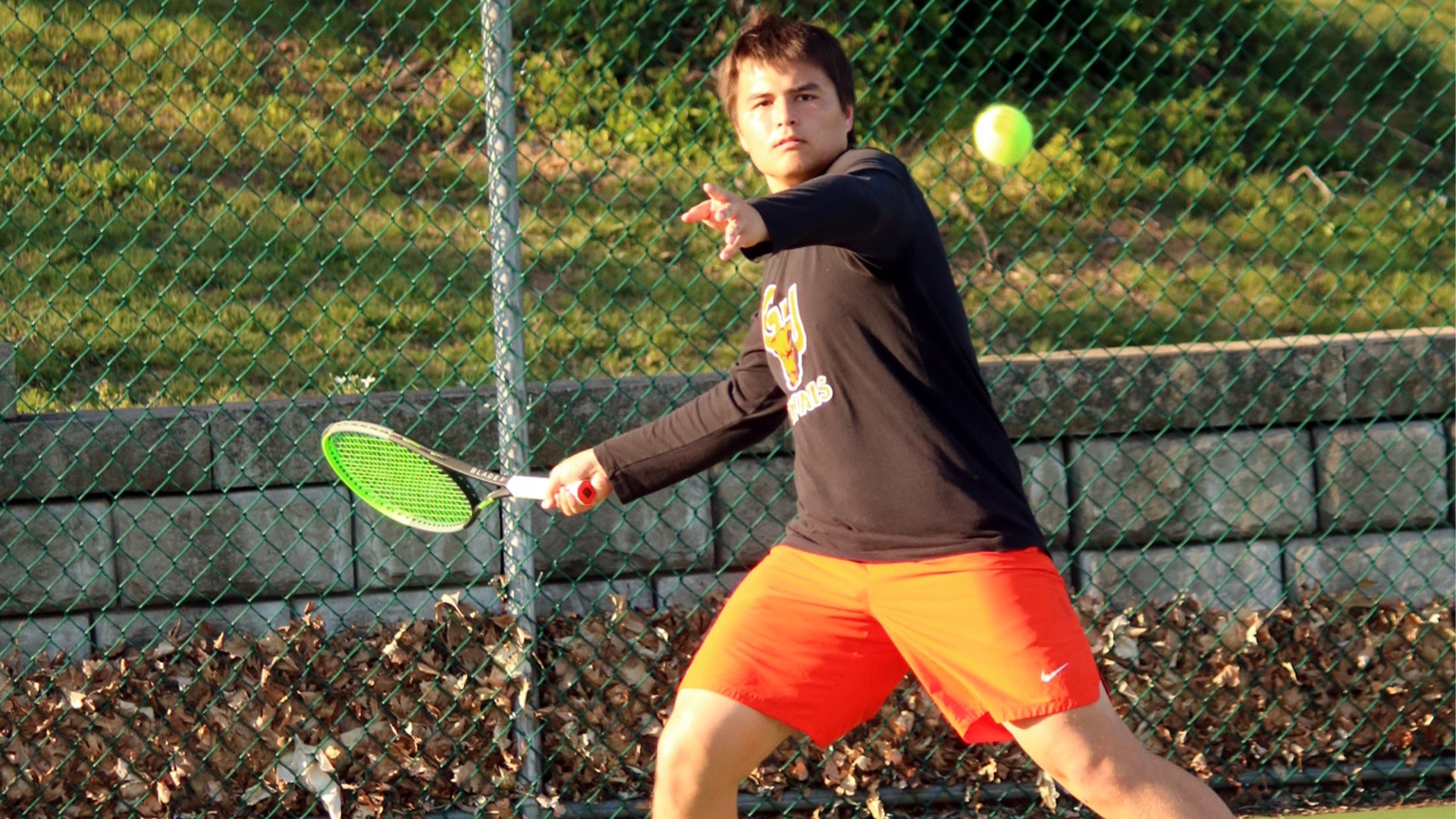 Kai G. hitting forehand