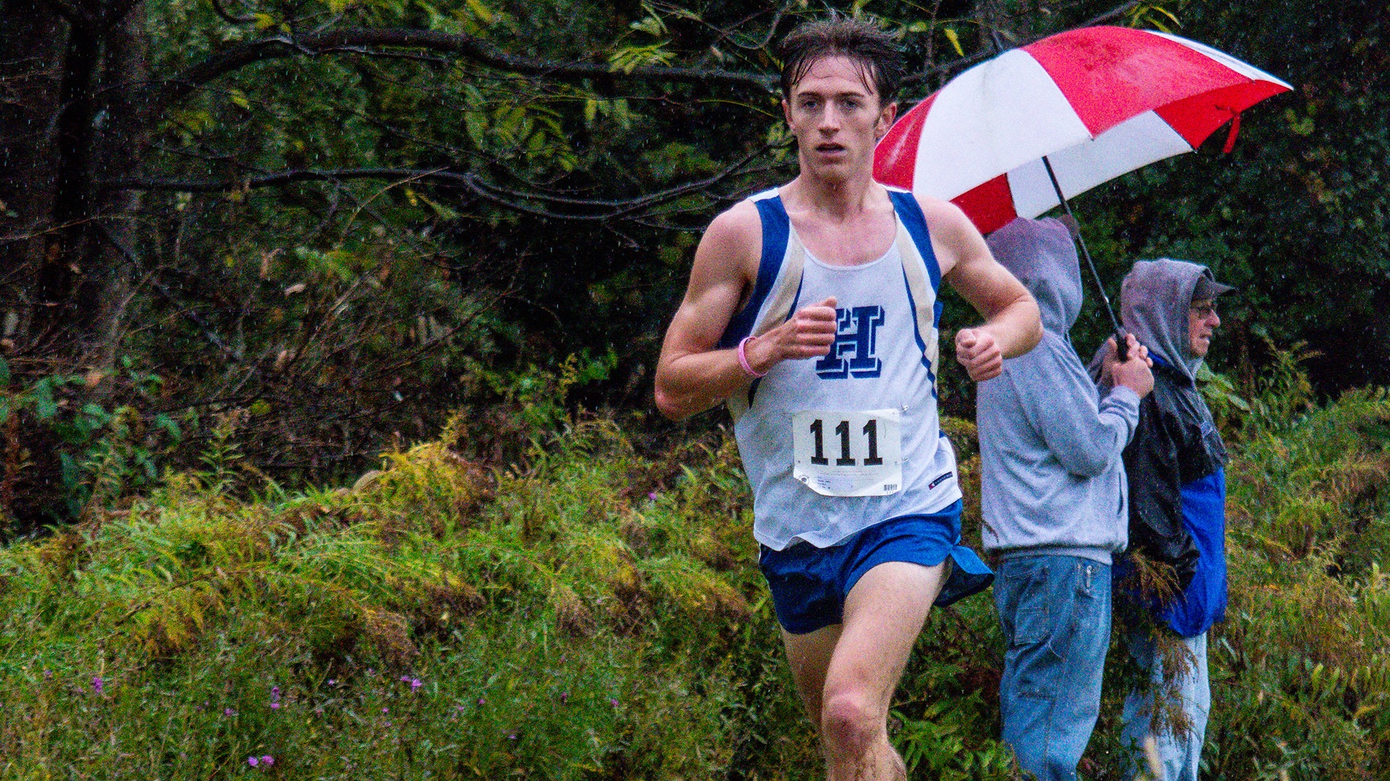 Men's cross country cruises to Hamilton Invitational team title