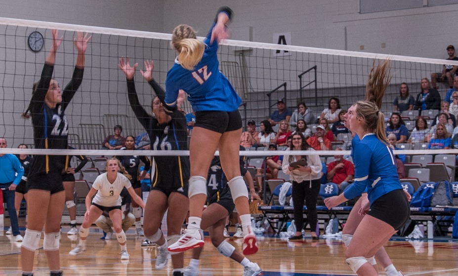 Elliot Mays 2023 Women's Volleyball Hanover College