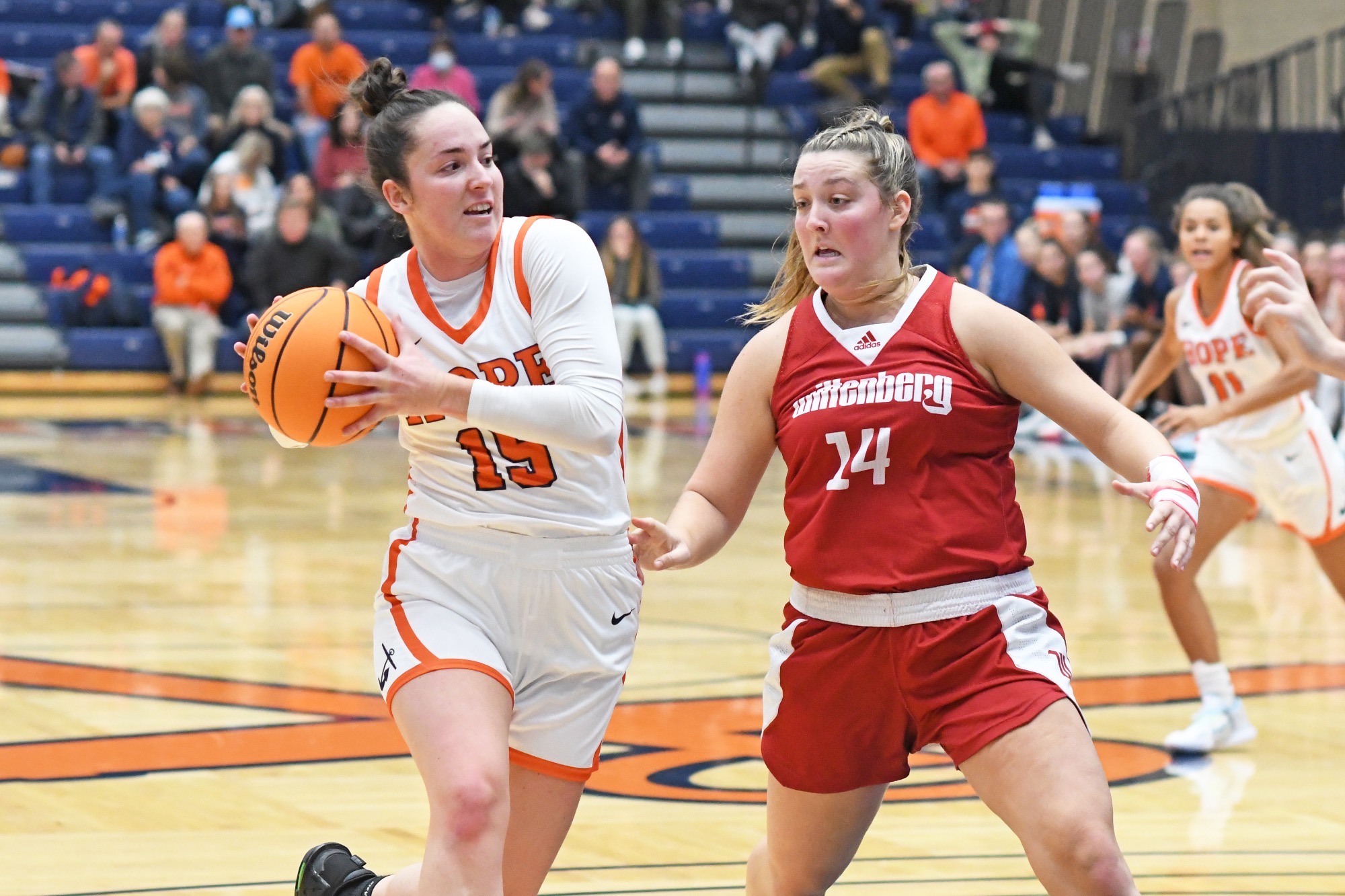 Women's Basketball Downs Wittenberg, Remains Undefeated Hope College