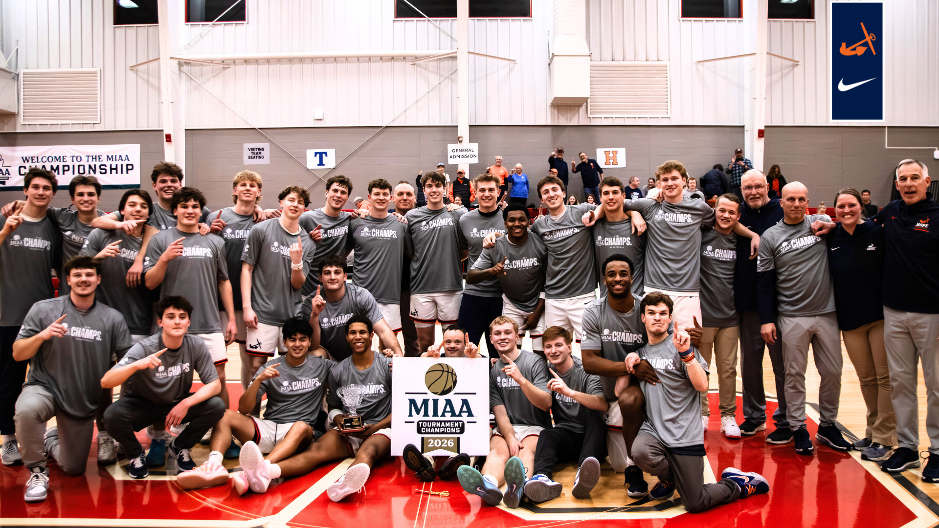 The Hope College men's basketball team poses for a portrait