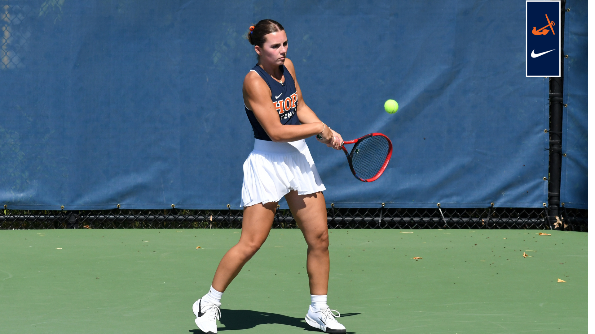 Phoebe Walker returns a shot