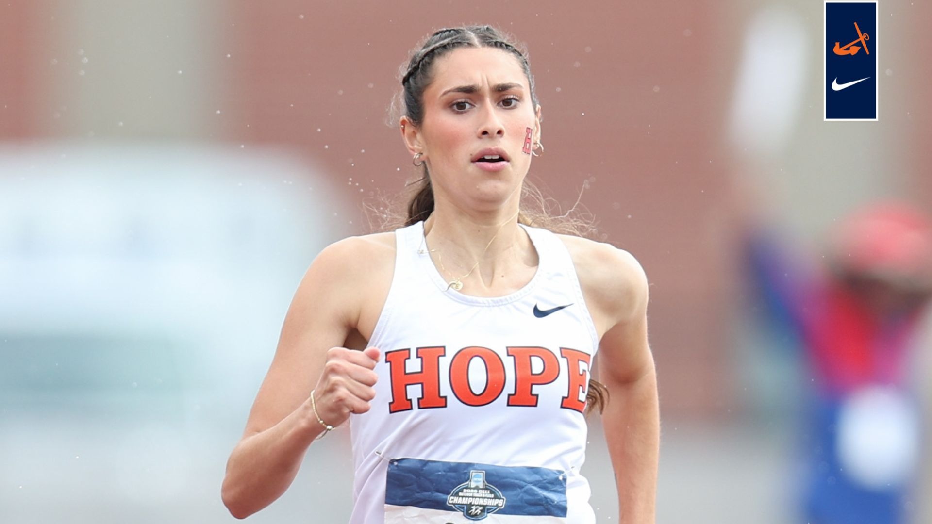 Sofia Fisher sprints toward the finish line.