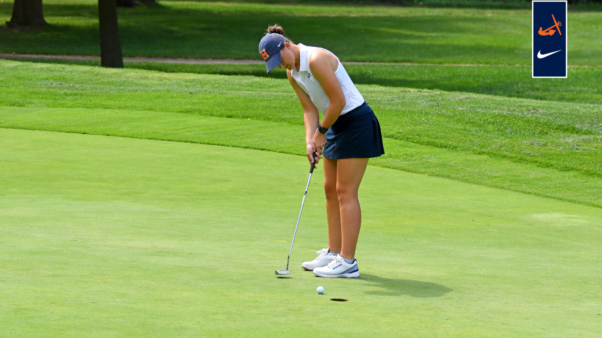 Allyson Zuidema putts the ball