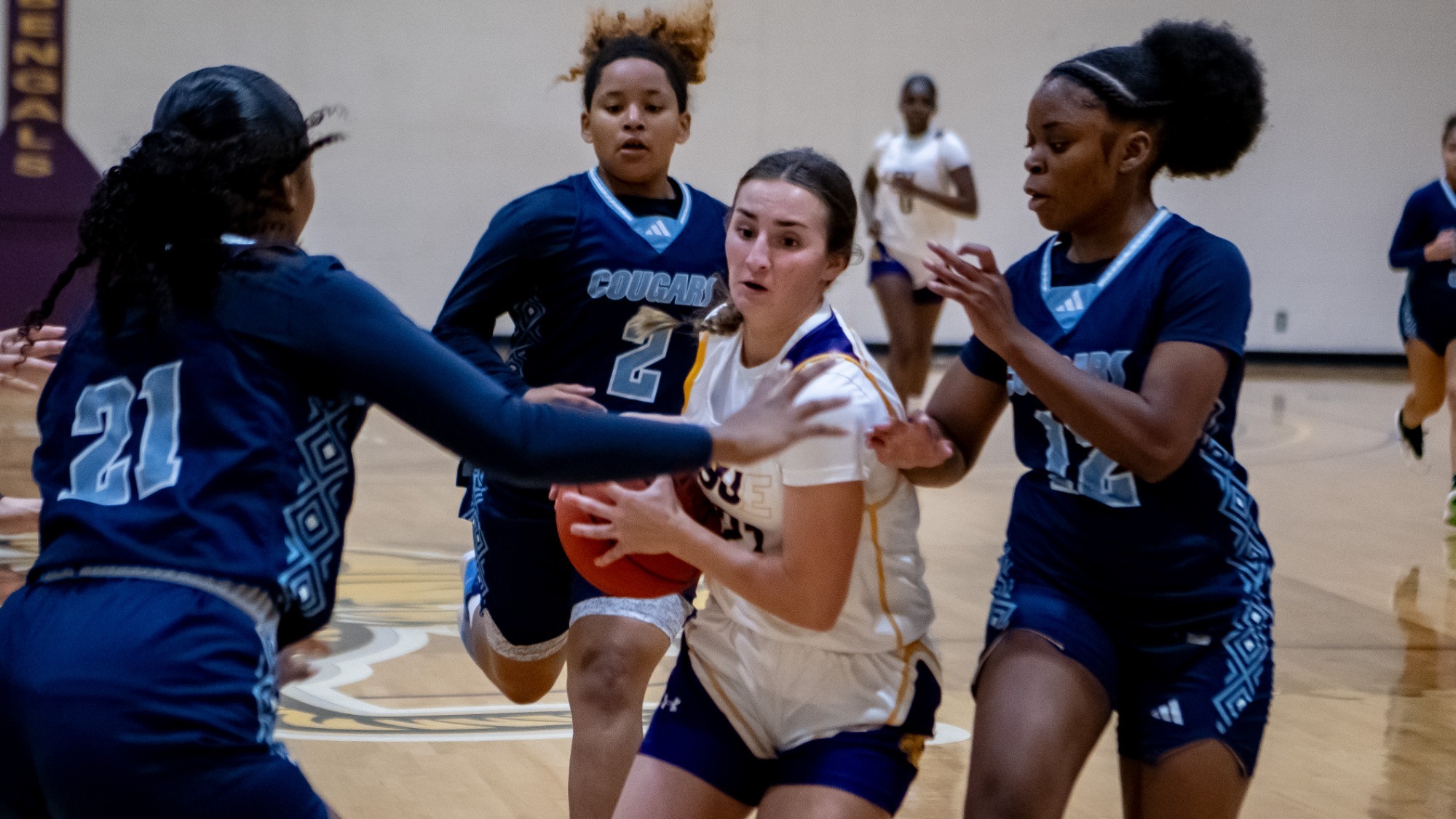 Reesie Jinks drives the hoop vs. Coastal Bend College