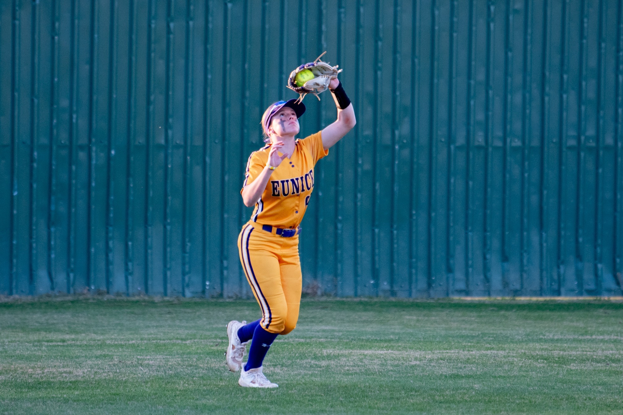 Makinzey Elisar makes a fly ball catch in action for LSU Eunice.