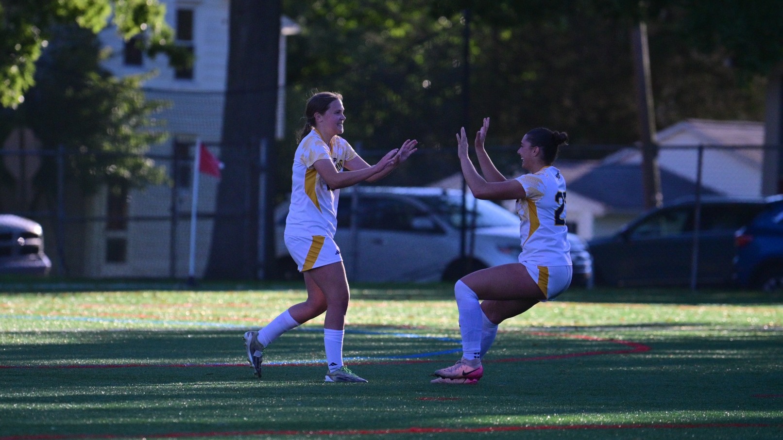 Ella Magee, Cassie MacPherson
