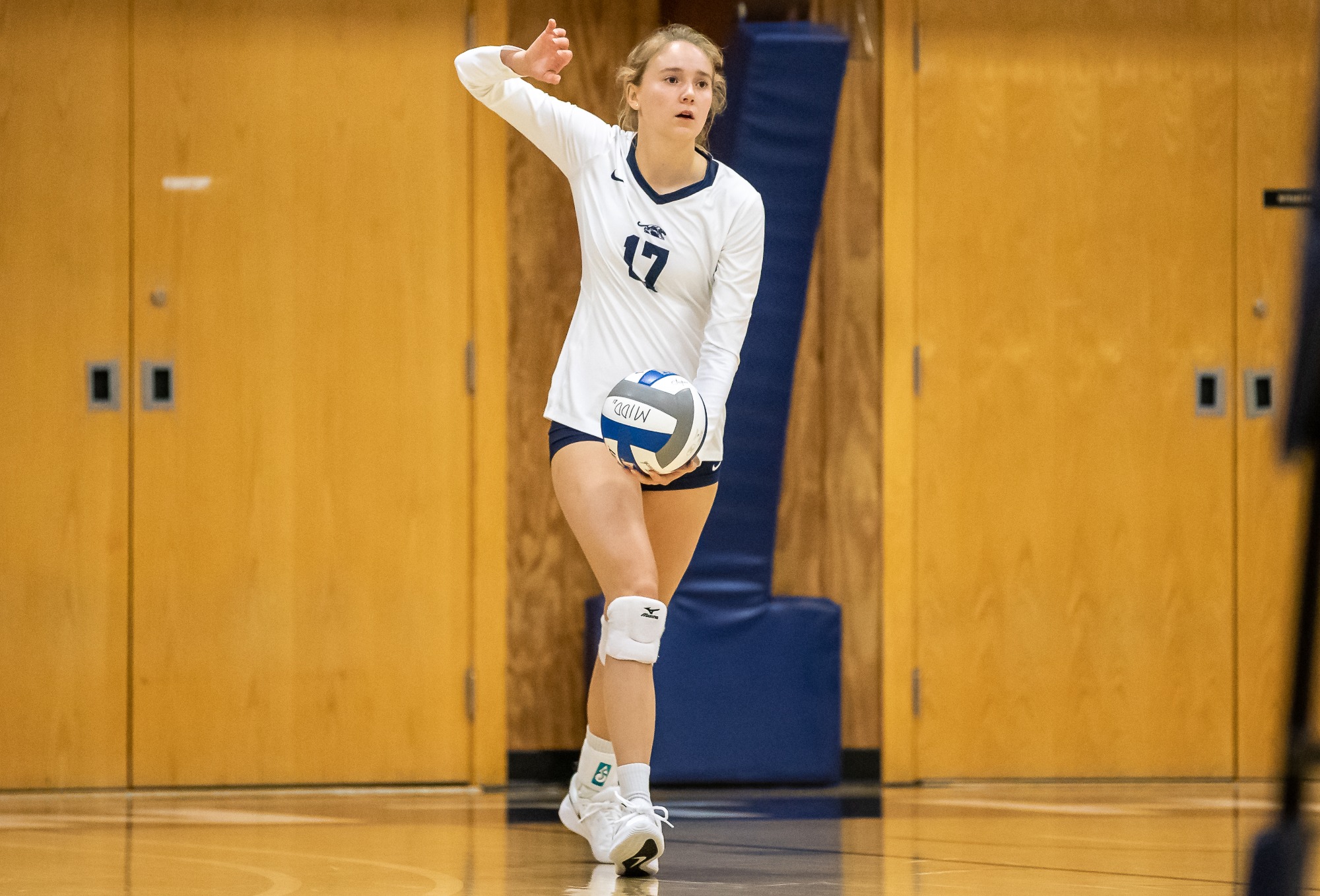 Volleyball Wins One of Two, Finishes New England Challenge 21