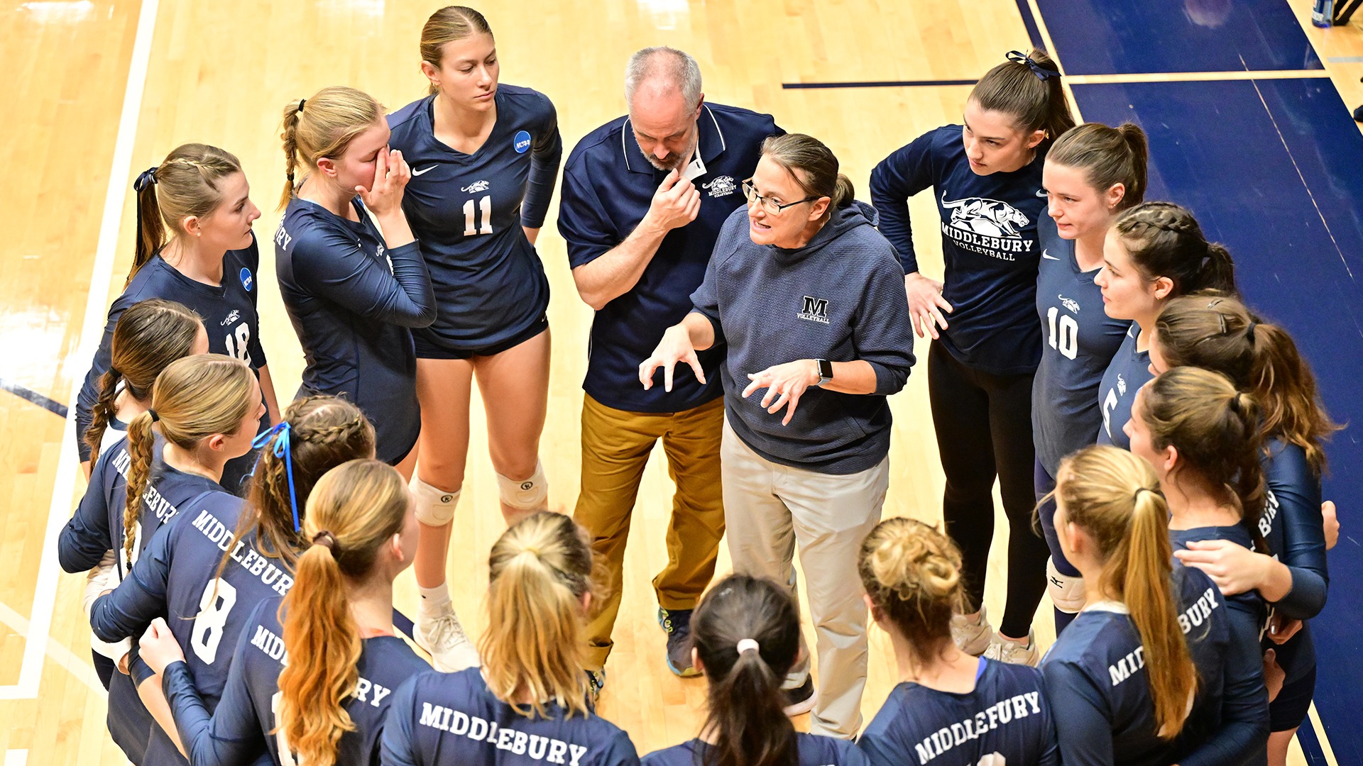 VBTeamHuddle24JuniataNCAA