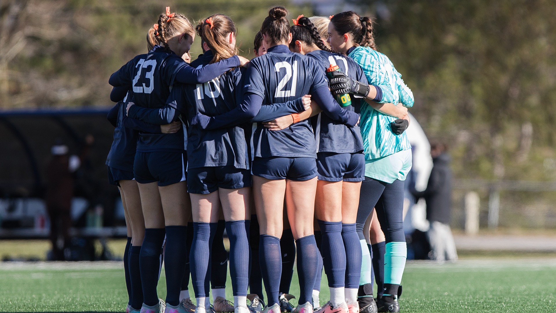 WSOCHuddle25NCAATufts