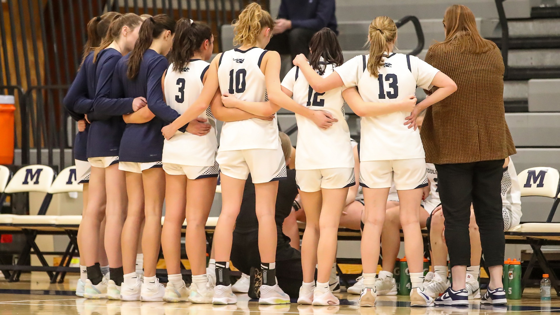 WBBHuddle2526Emerson