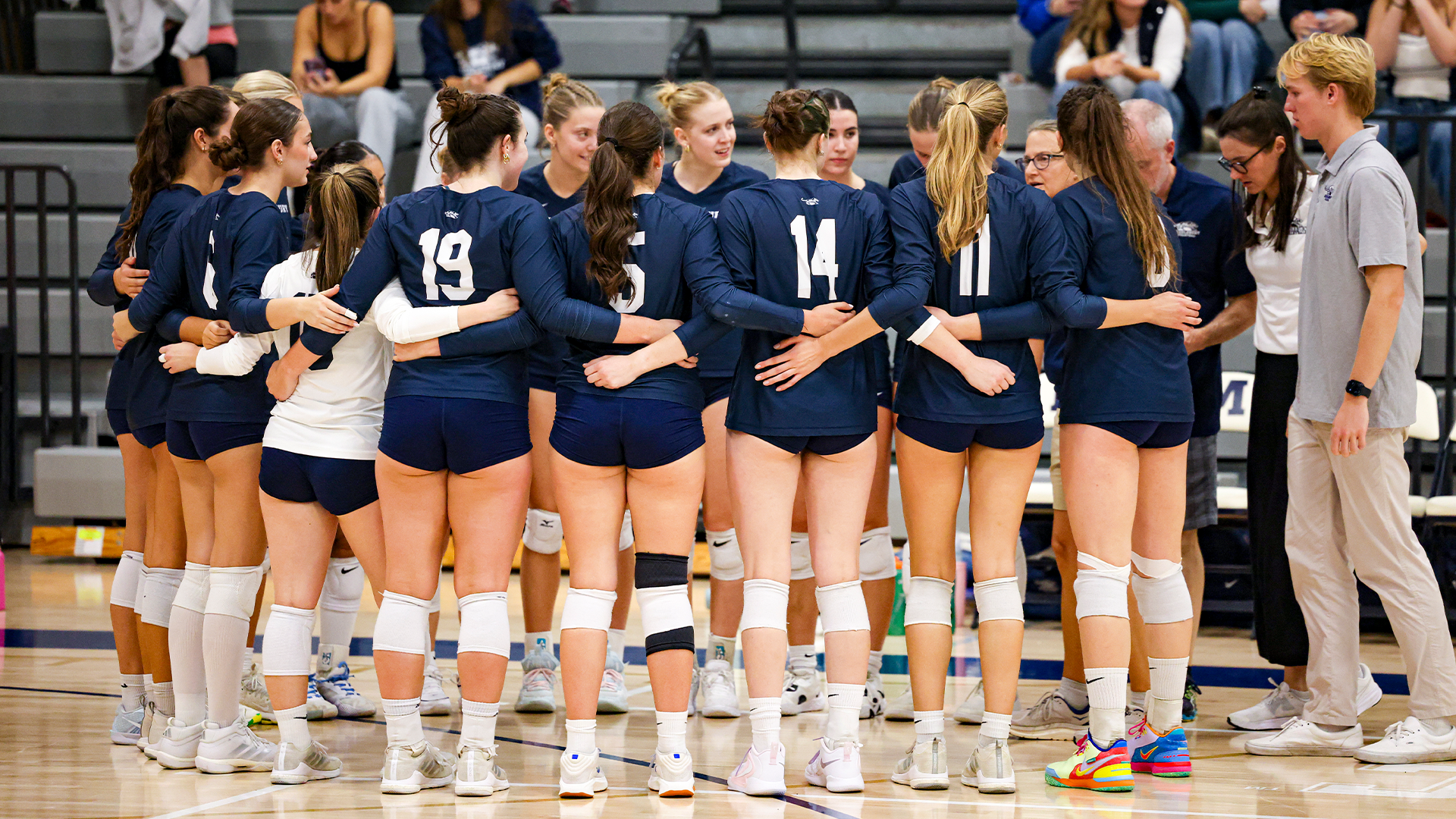 The Middlebury volleyball team huddles during its match against Tufts earlier this fall.