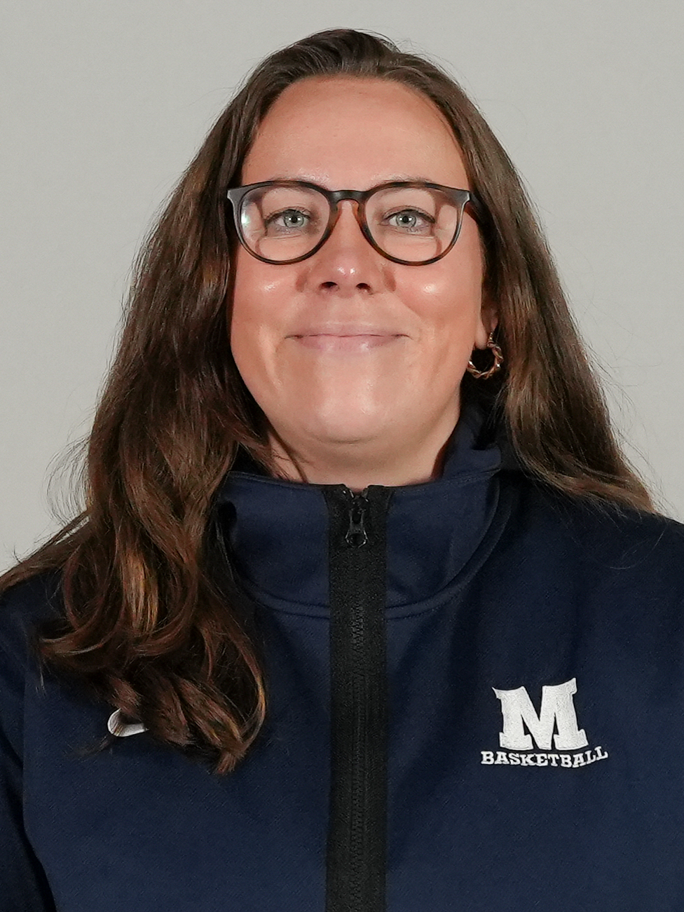 A headshot of assistant women's basketball coach Elissa Chojnicki.