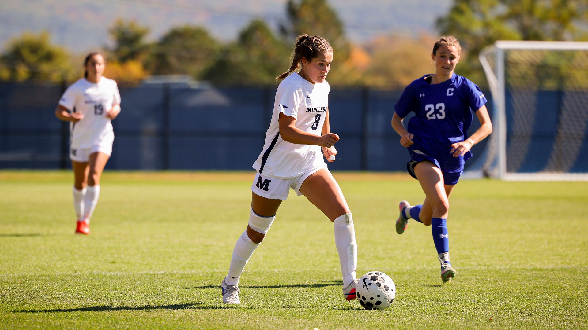 Mia Feldman heads down the field with possession during Middlebury women's soccer's contest against Colby.