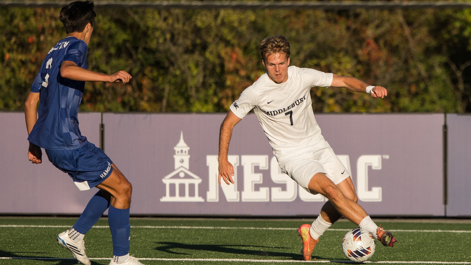 Harper Nicholl collects possession during Middlebury men's soccer's game against Hamilton.