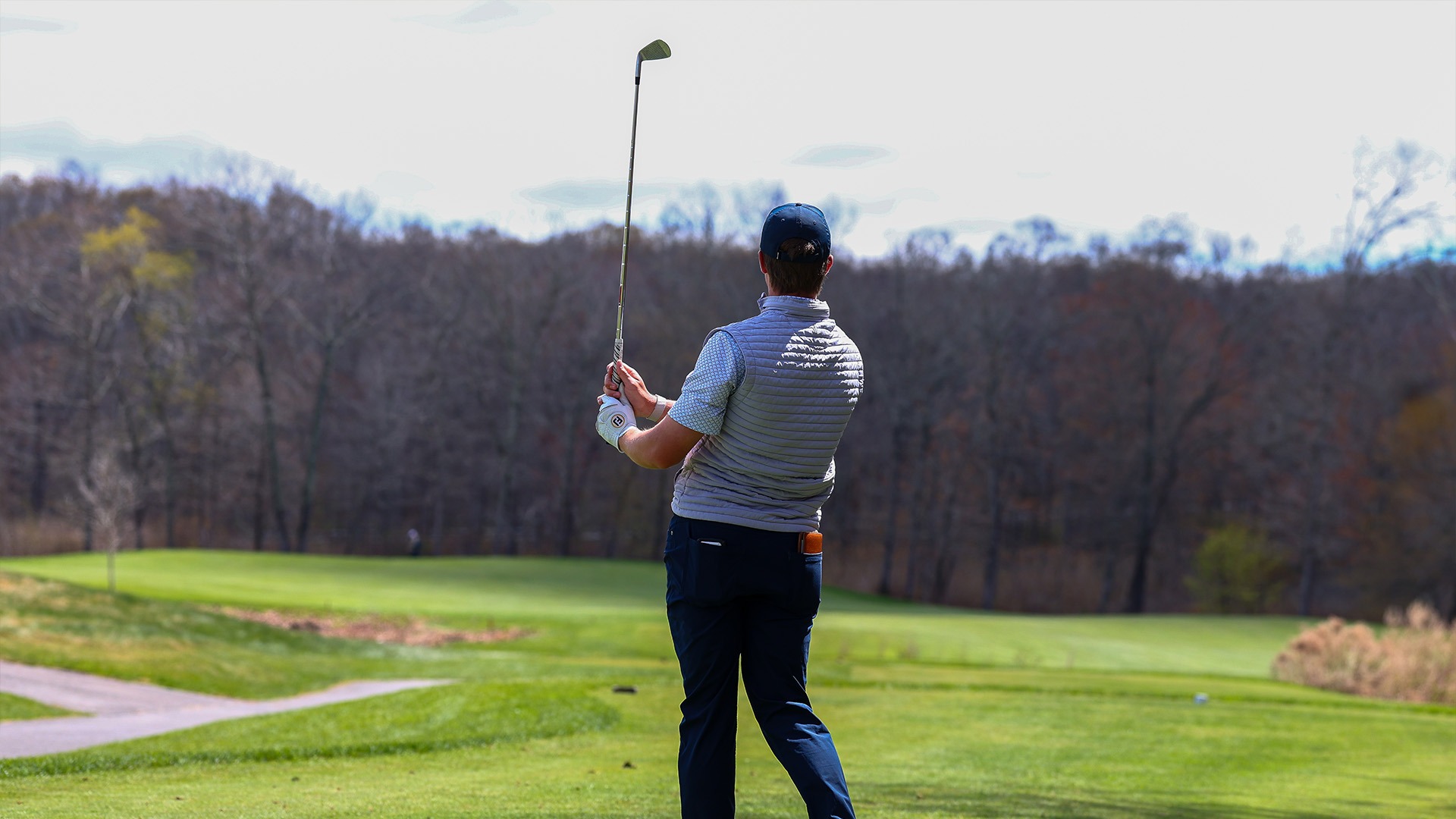 Jake Forrest sends one off the tee during the 2026 NESCAC Championship.