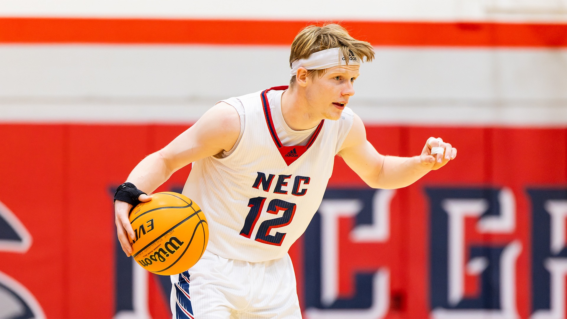 Men’s Basketball Clamps Down Anna Maria, 7062 New England College