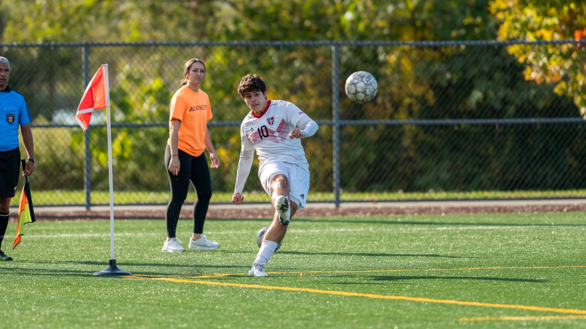 Javier Plaza taking a corner