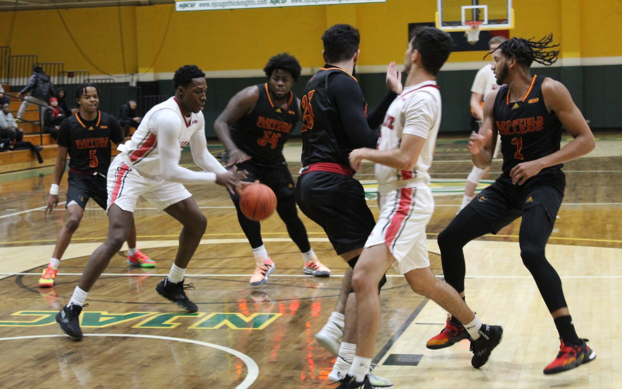 Isayas Aris in action against Bloomfield