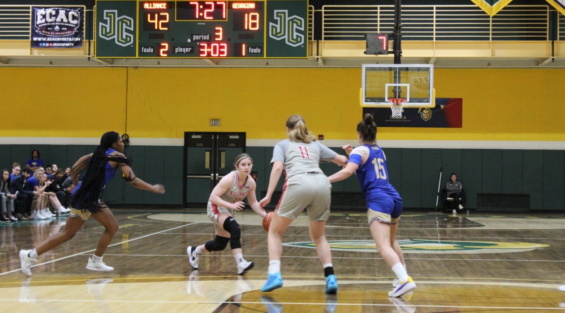 Nicole Blanch dribbling the ball