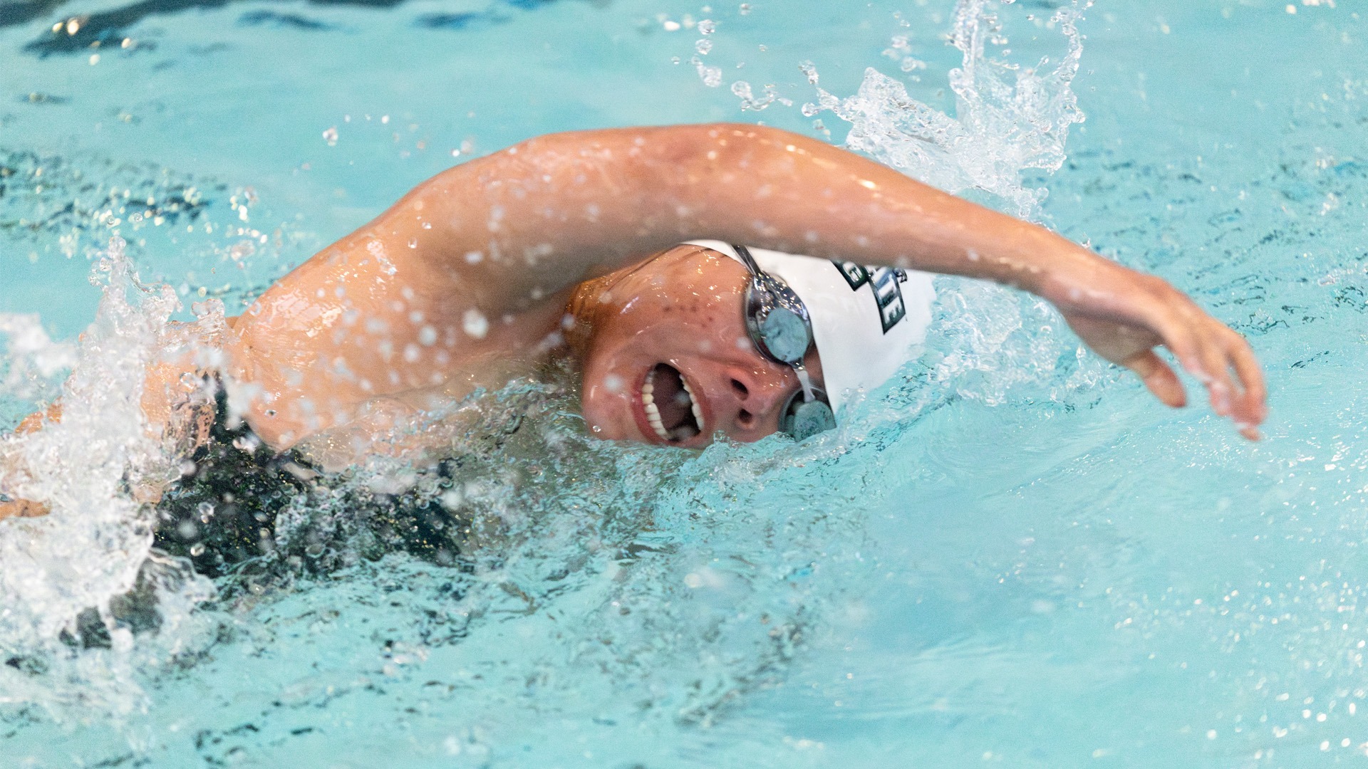 Vickie Ni swims the freestyle