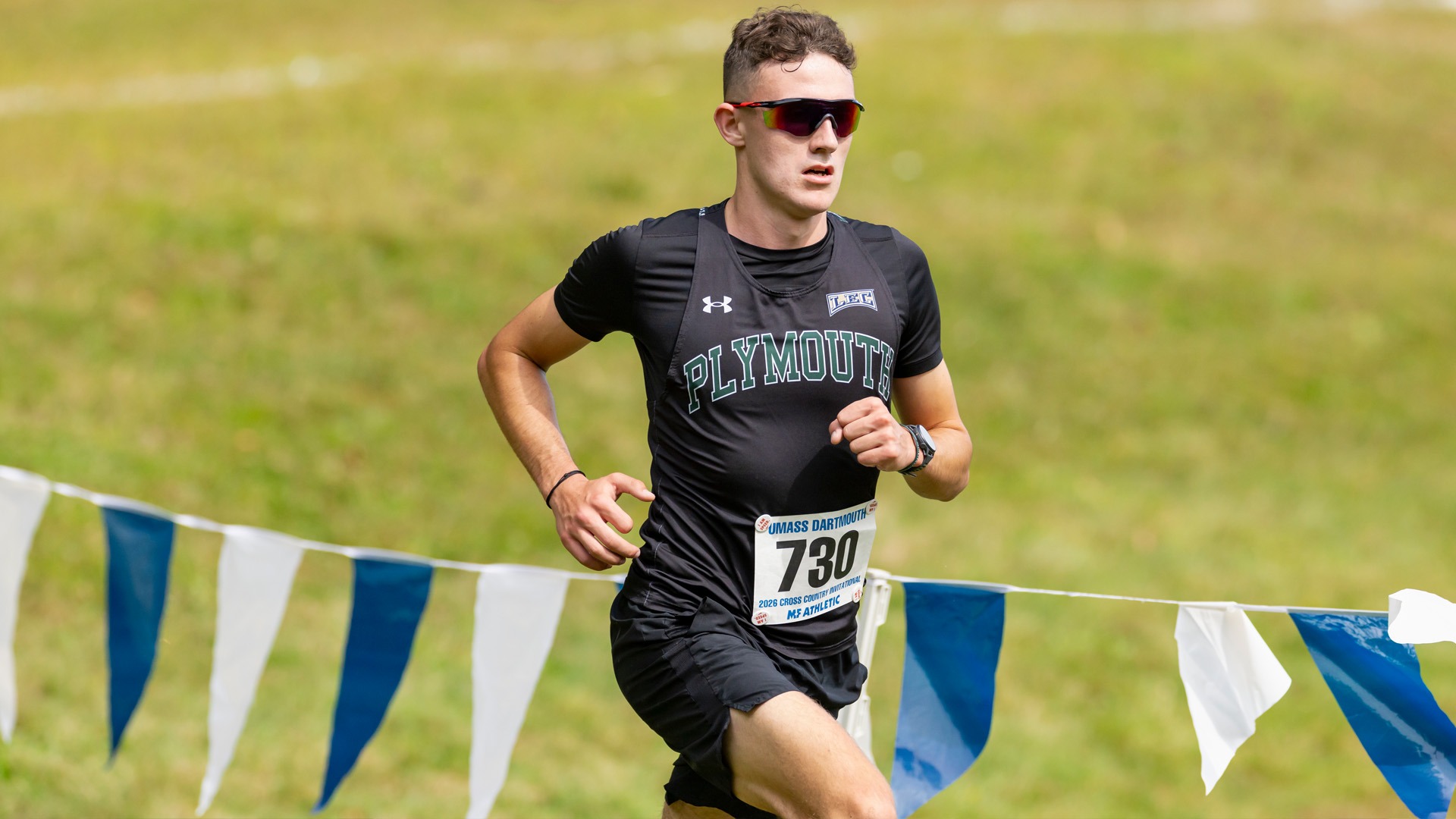 Noah Francis runs at the UMass Dartmouth Invitational