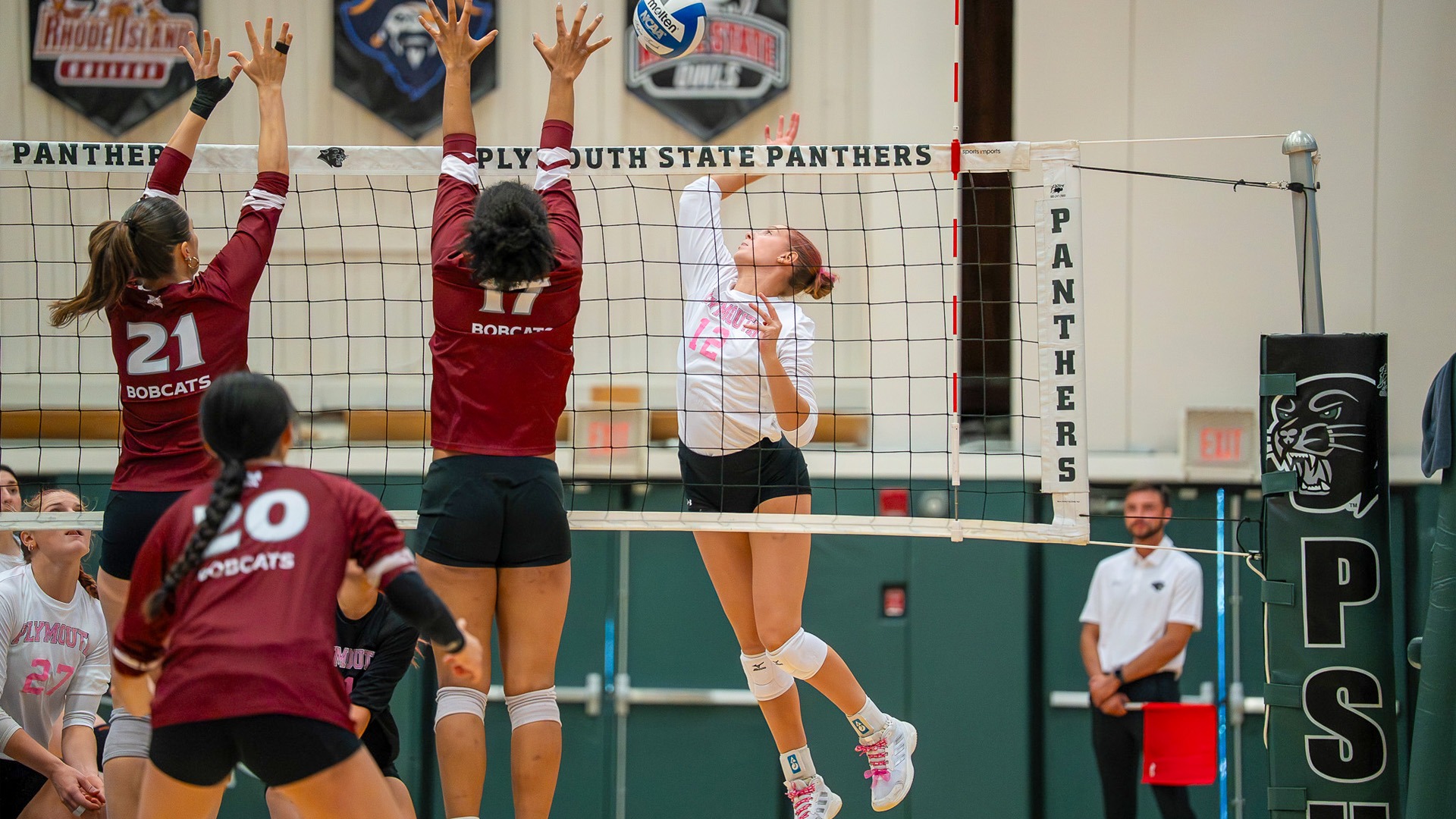 Fiona Bailey goes for a kill against Bates