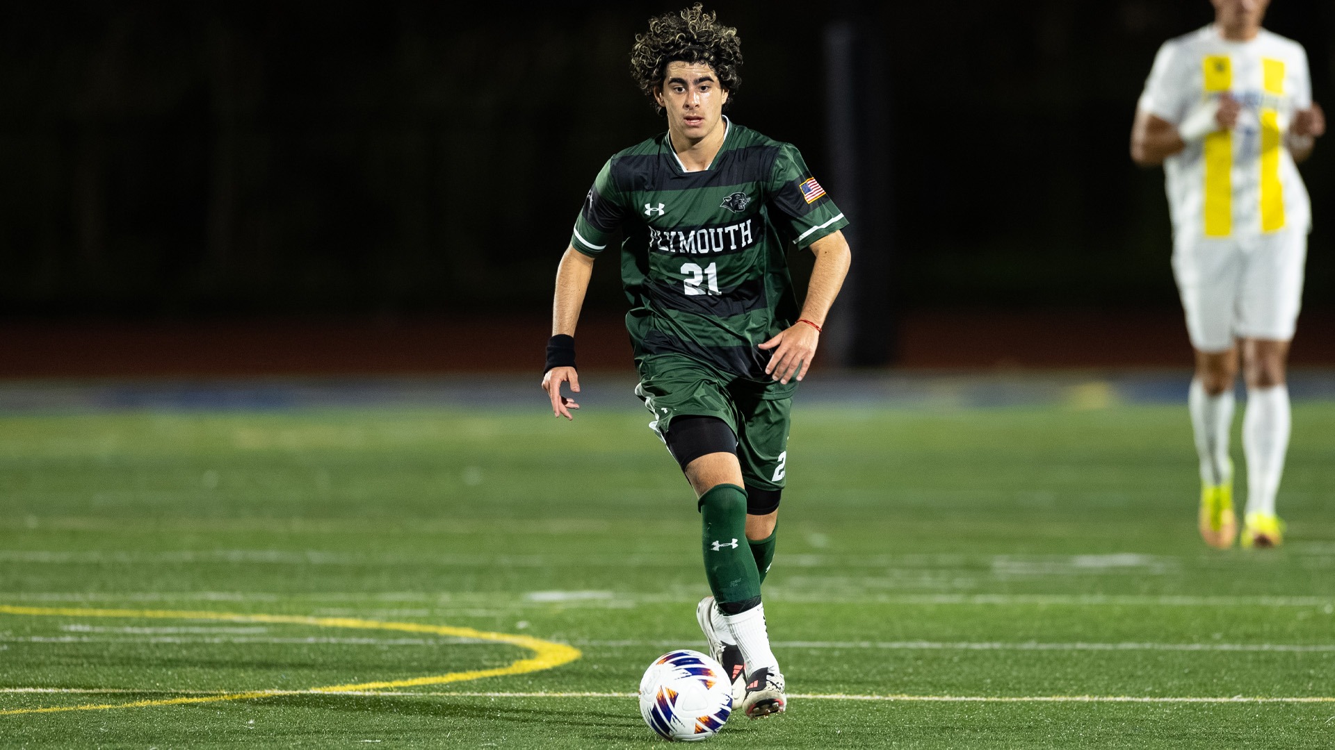 Lucho Apitz dribbles into space against Worcester State