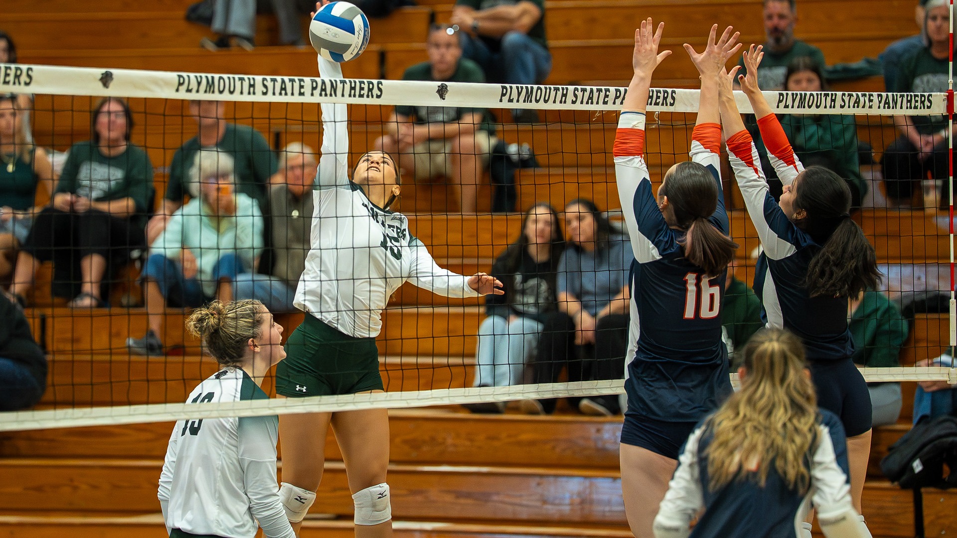 Alice Borriello Diaz goes for a kill against WestConn