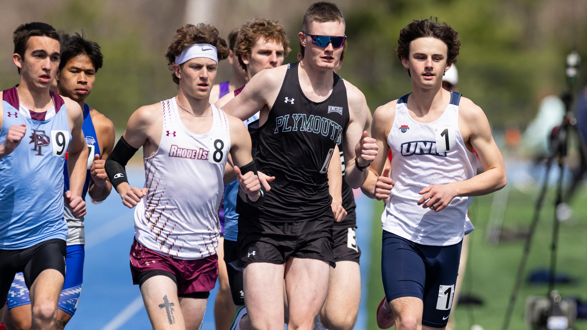 Cooper O'Neil runs in a tight cluster at SNHU