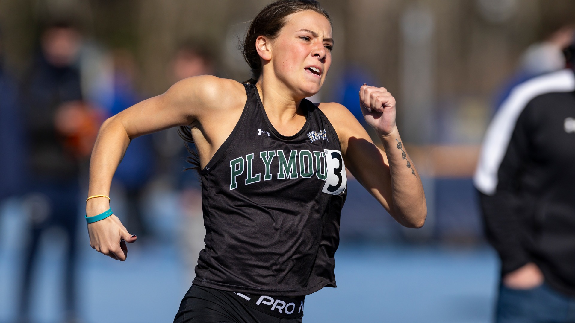 Lisi Palmer competes in the 200 meters