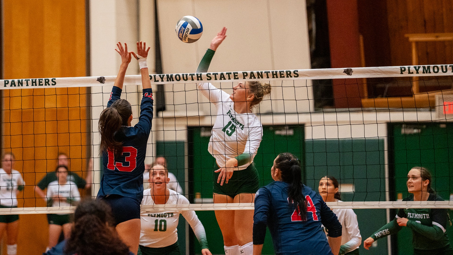 Sydney Riley goes up for the kill