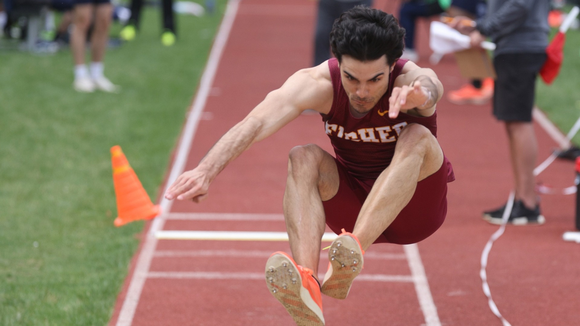 Men’s Track & Field Compete in University of Rochester Alumni