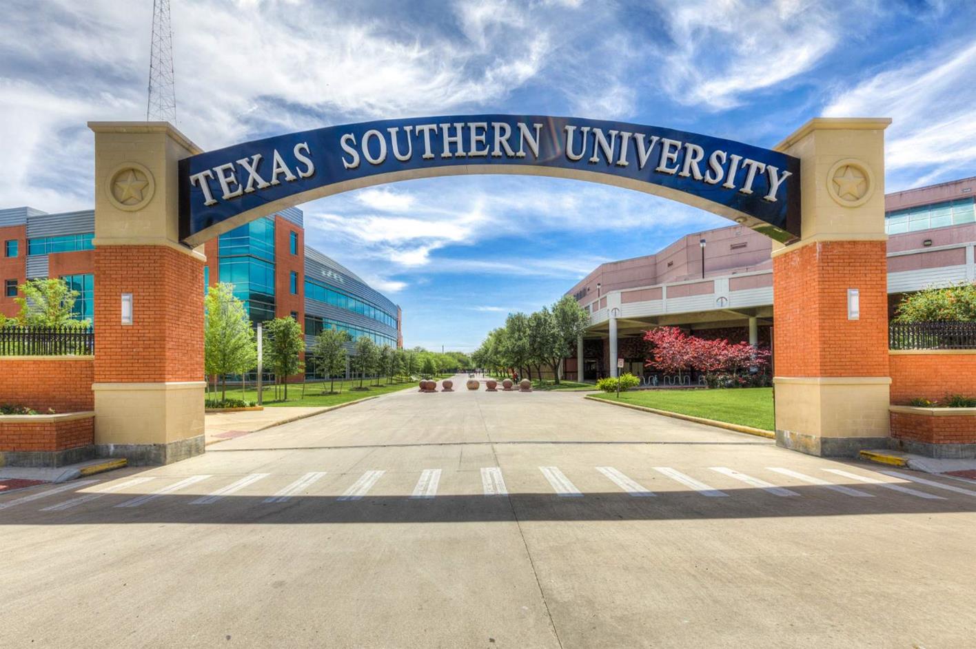 tsuarchentrance
