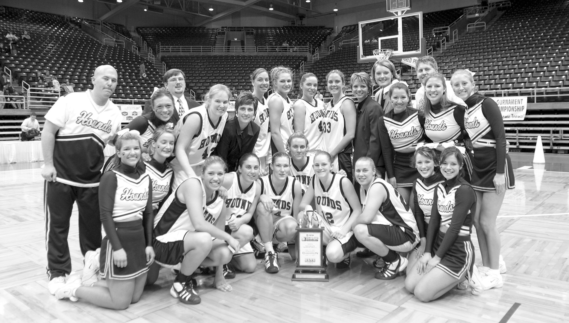 2003 WBB GLVC Championship Team Shot