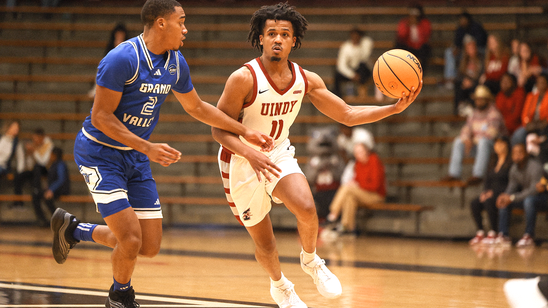 Carmelo Harris looks for a pass
