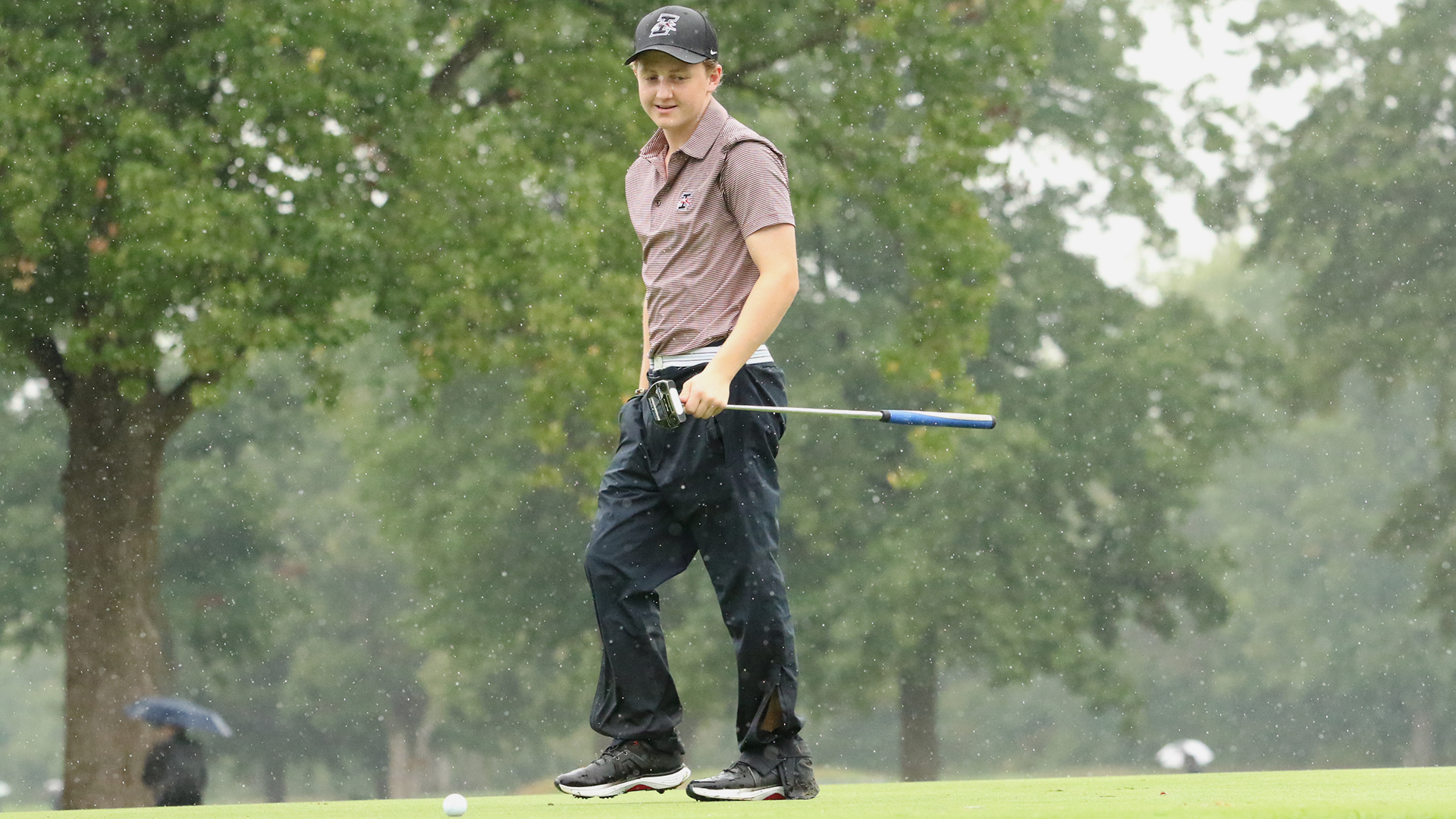 Fredrik Rønnov golfing