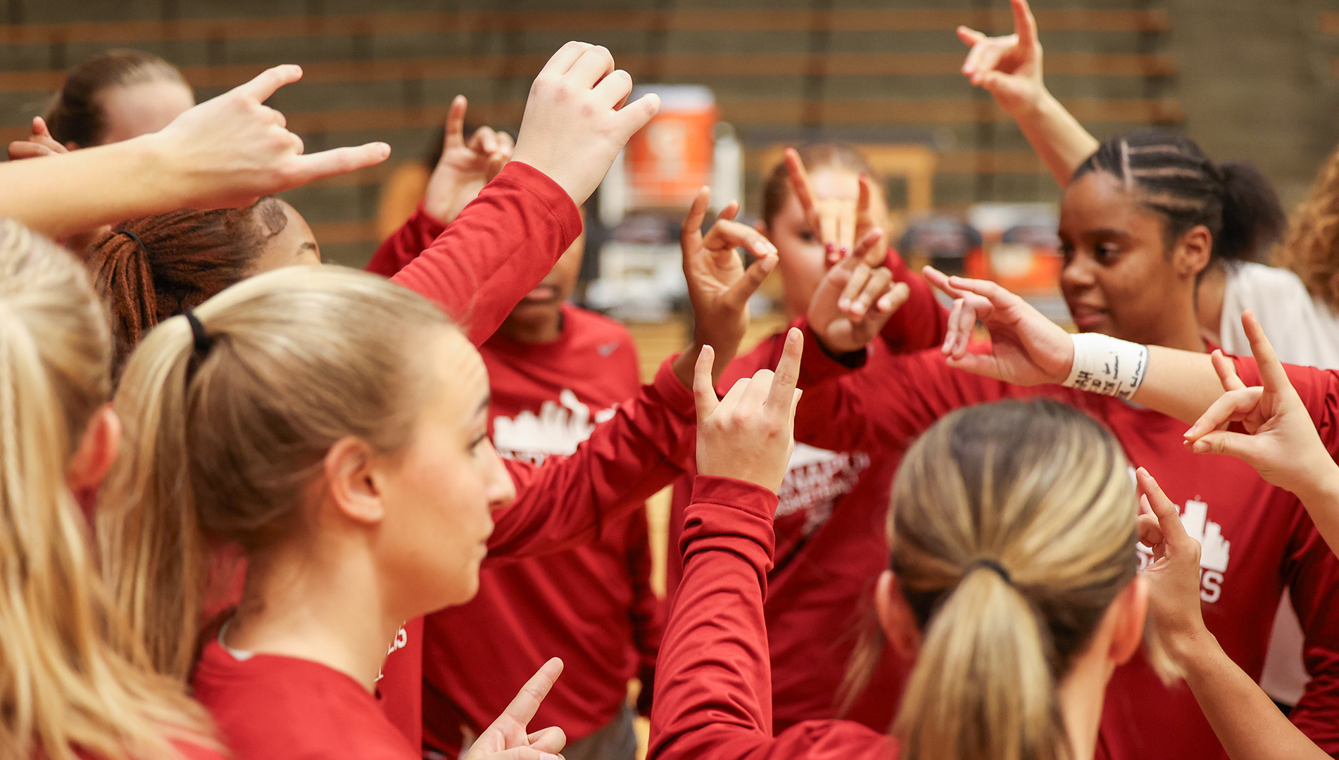 UIndy WBB Team Huddling