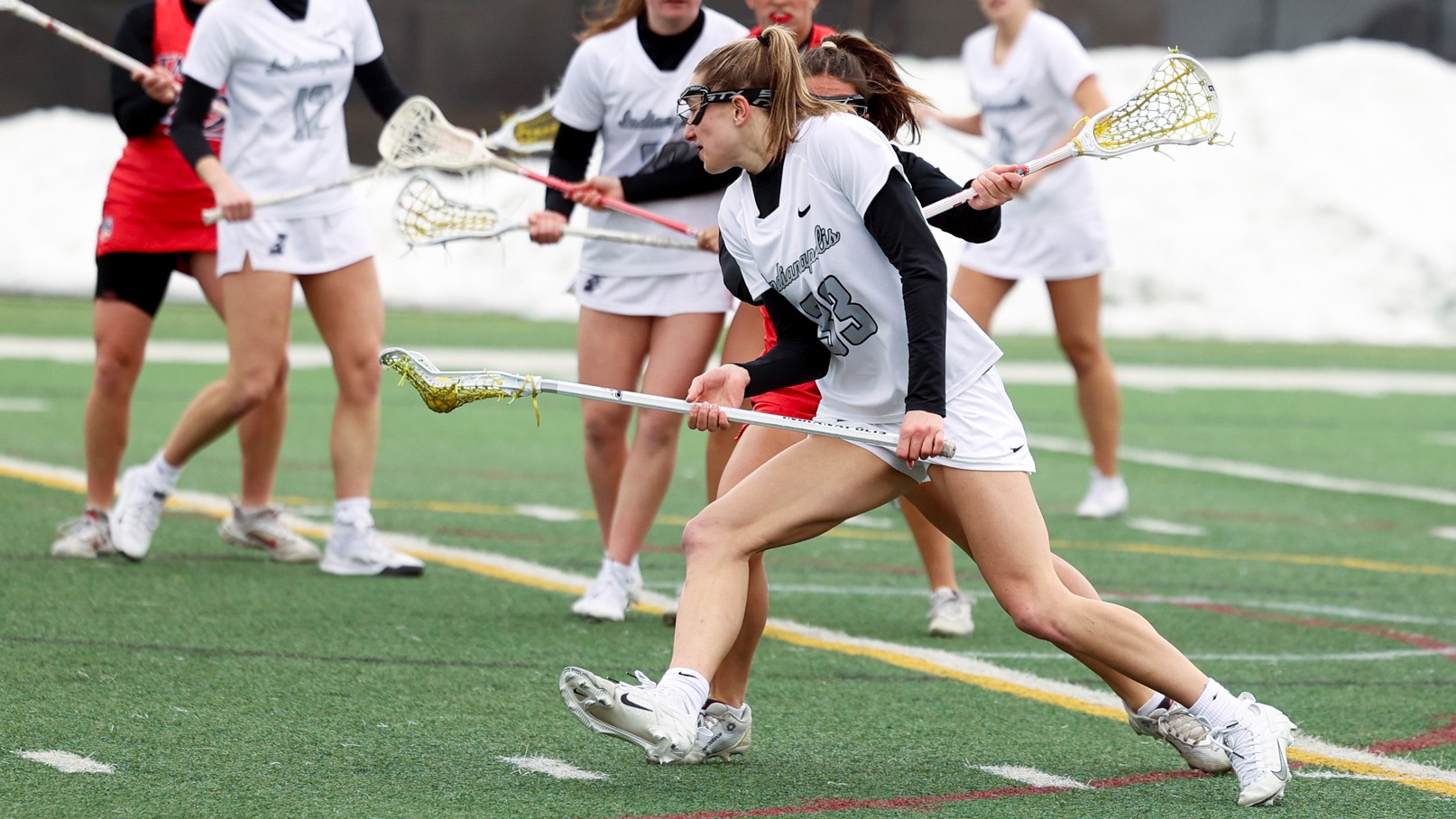 Malaena Michielin drives past a defender.