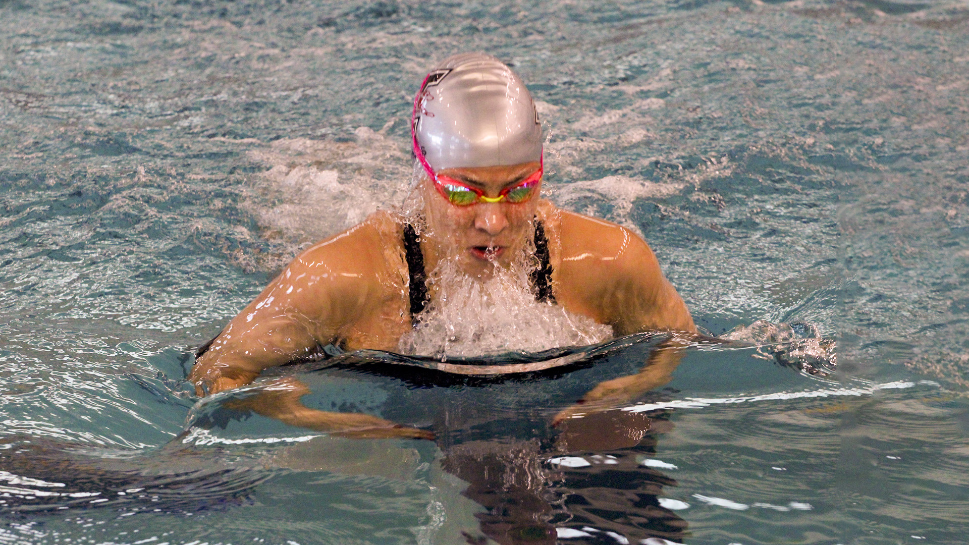 Elisa Funes competing in a breaststroke race.