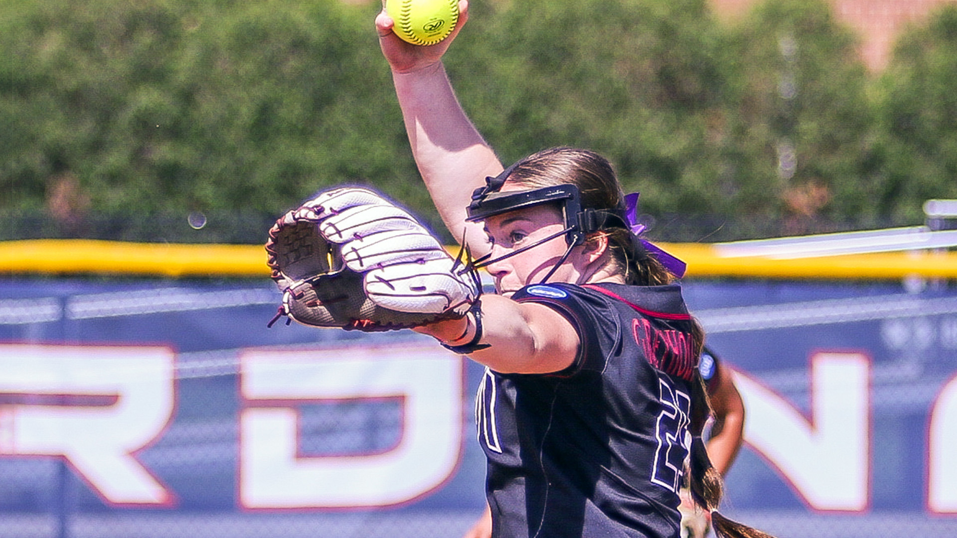 Cheyenne Eads delivering a pitch.