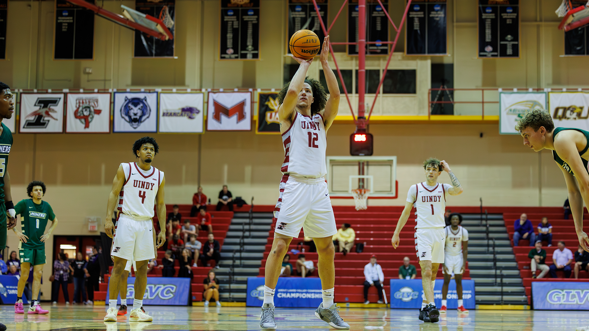Shaun Arnold 15 rebounds vs Missouri S&T