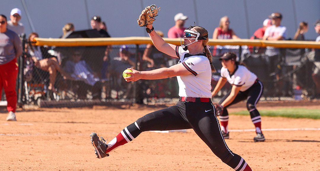 Caitlin Bunte delivers a pitch.