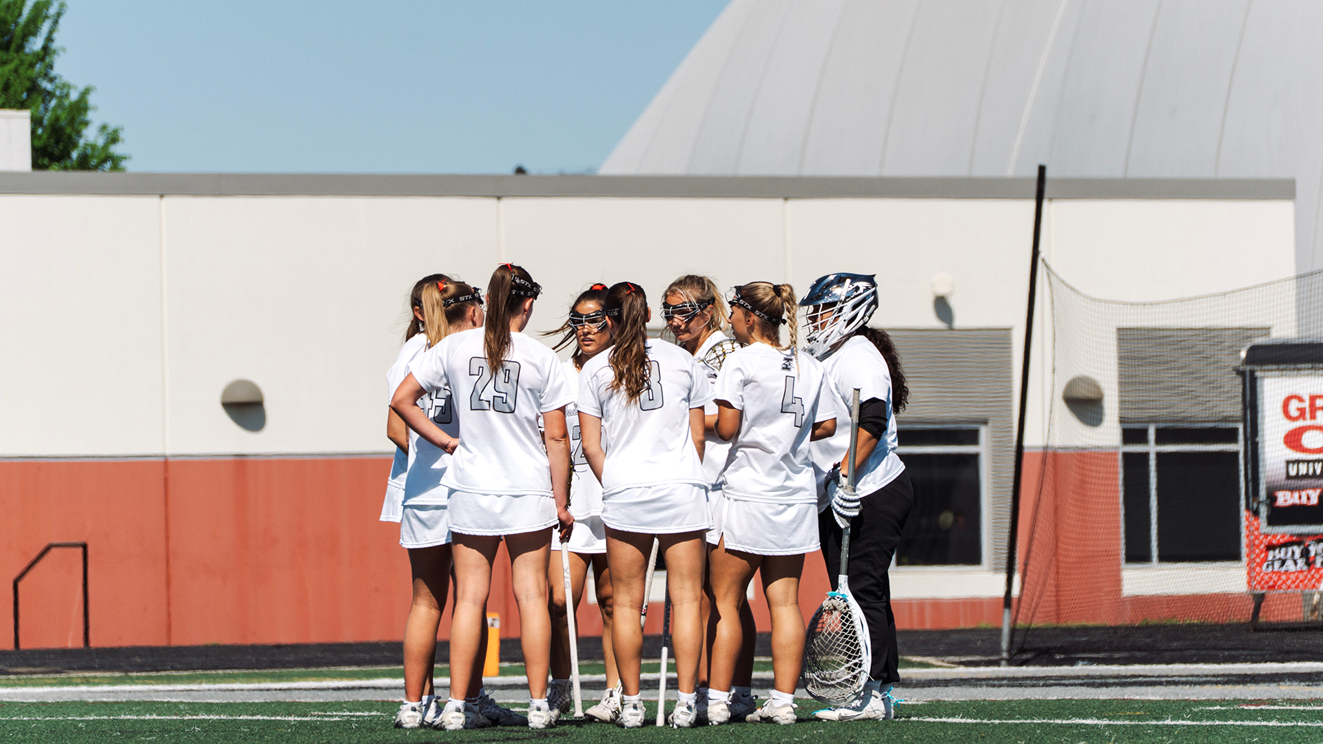UIndy women's lacrosse huddling
